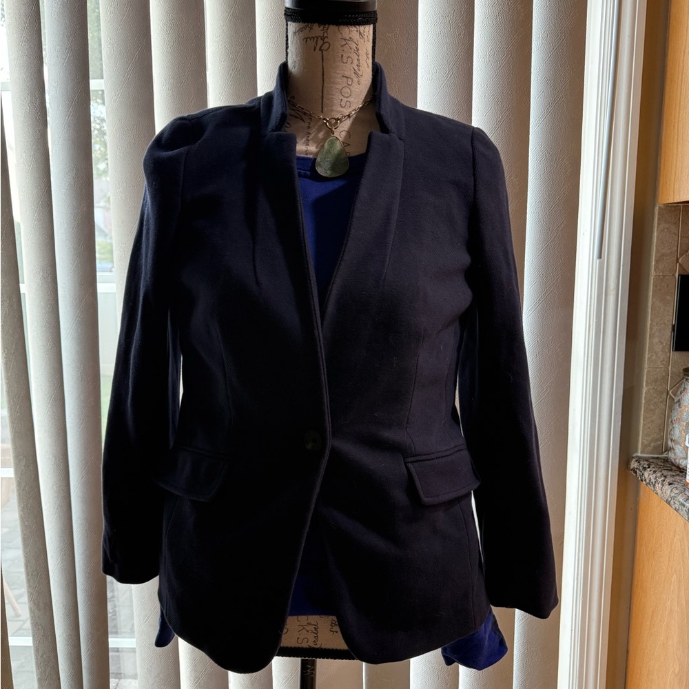 Talbots Navy Blazer - Size 6P,
Classic Elegance